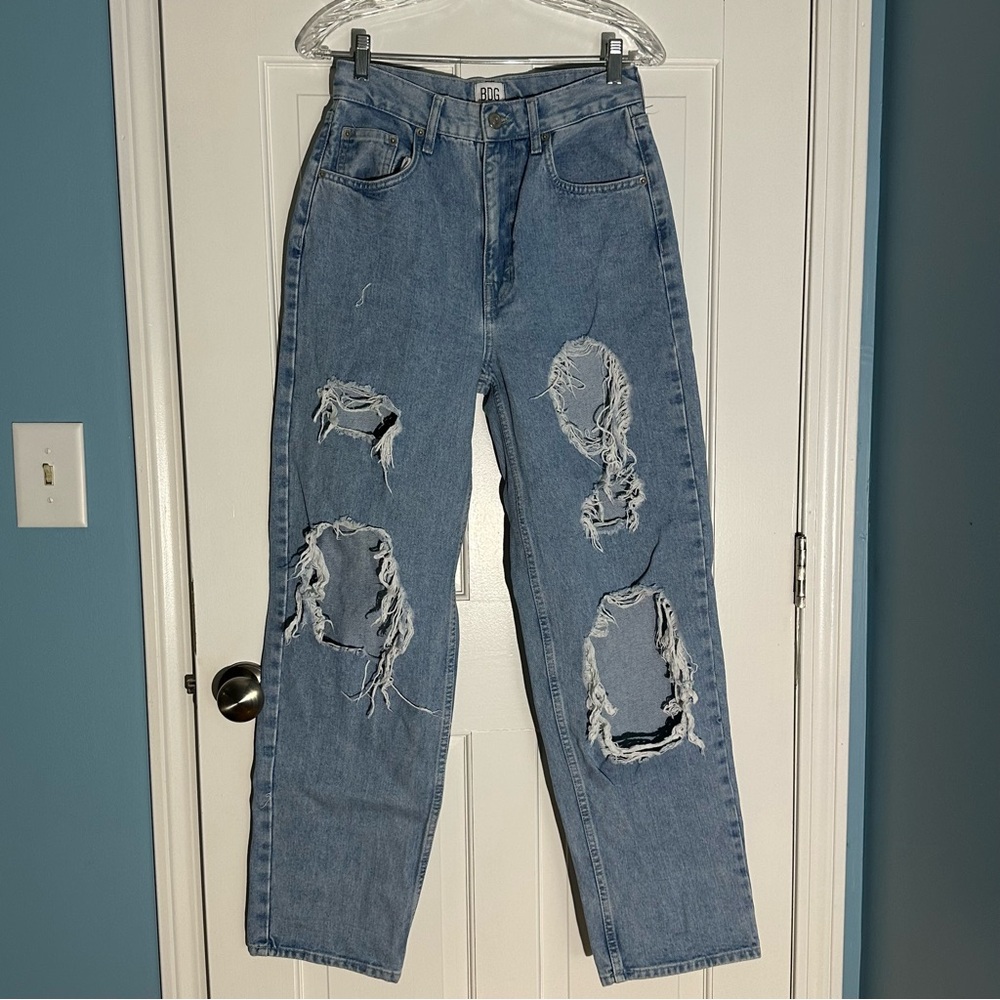💙BDG Urban Outfitters High Rise Baggy Destroyed size 28💙